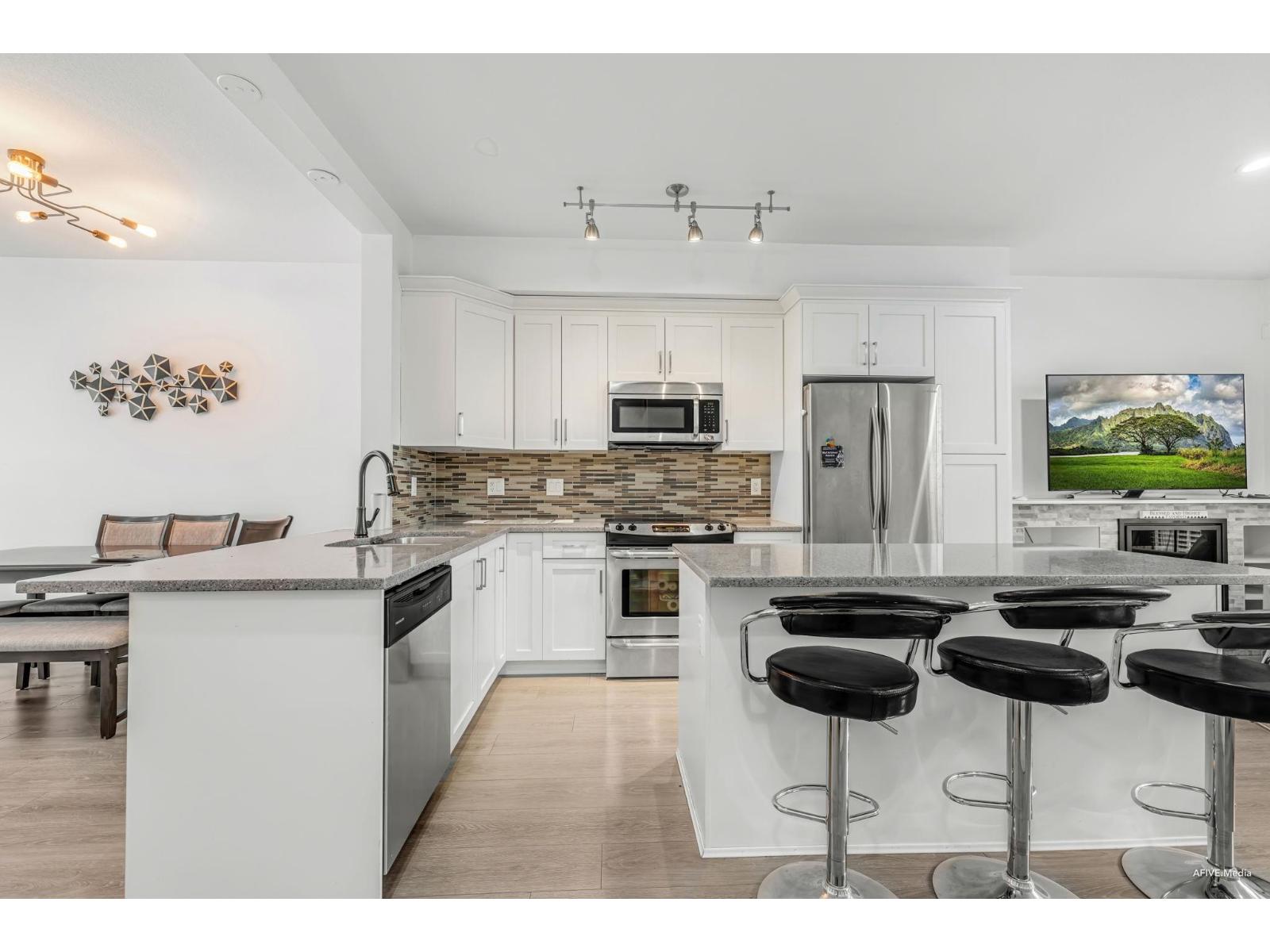 Property at 114 19525 73 AVENUE image 4