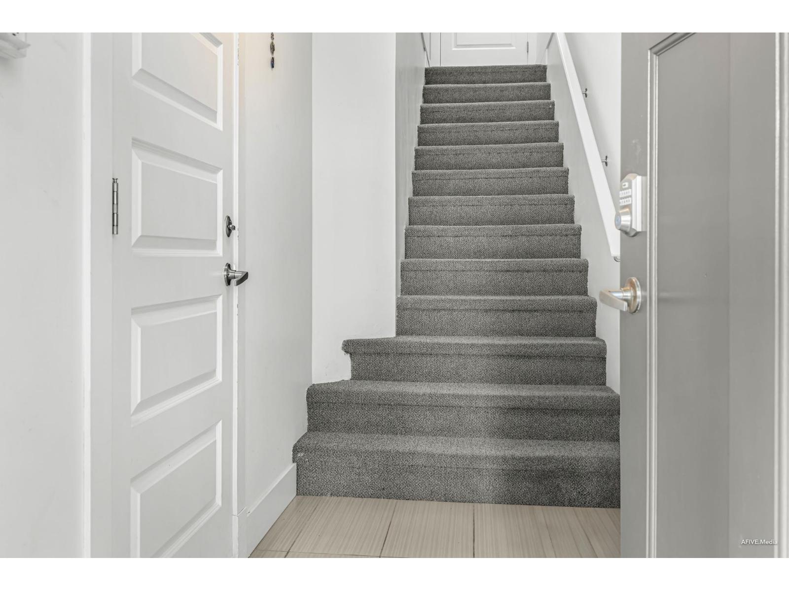 Property at 114 19525 73 AVENUE image 3