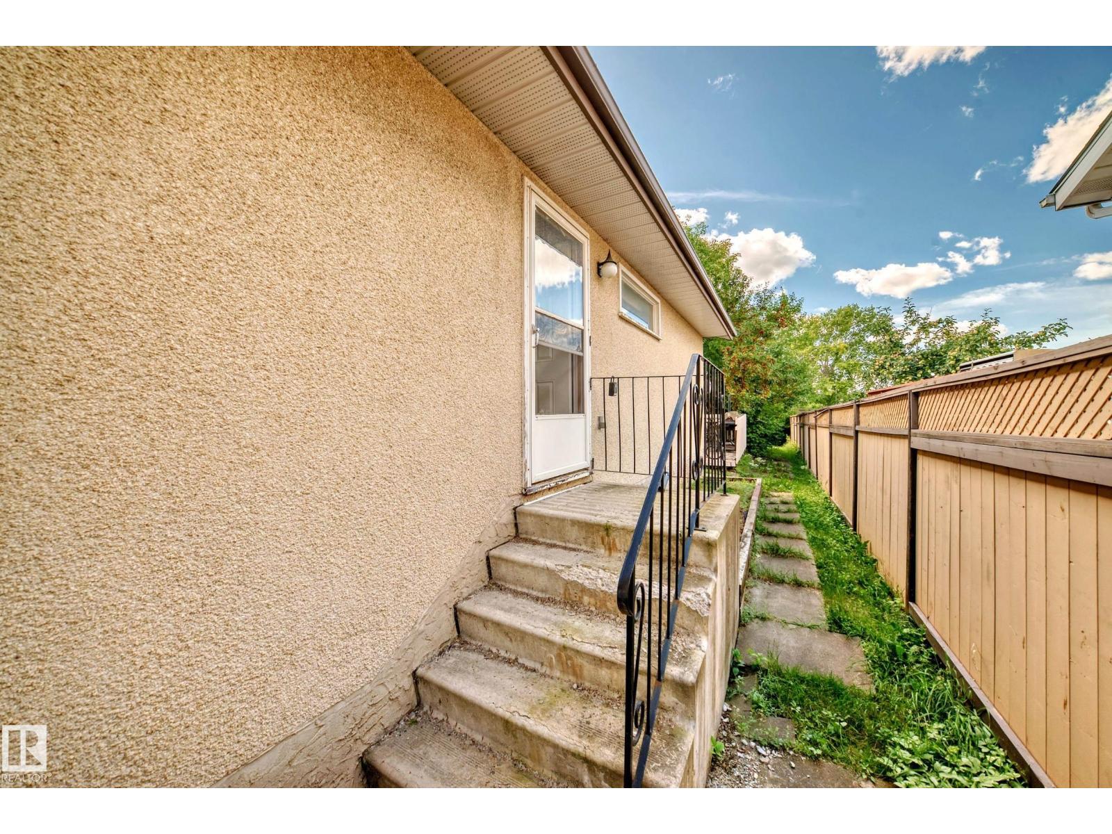 1720 49a St Nw, Edmonton, Alberta  T6L 3K6 - Photo 3 - E4452697