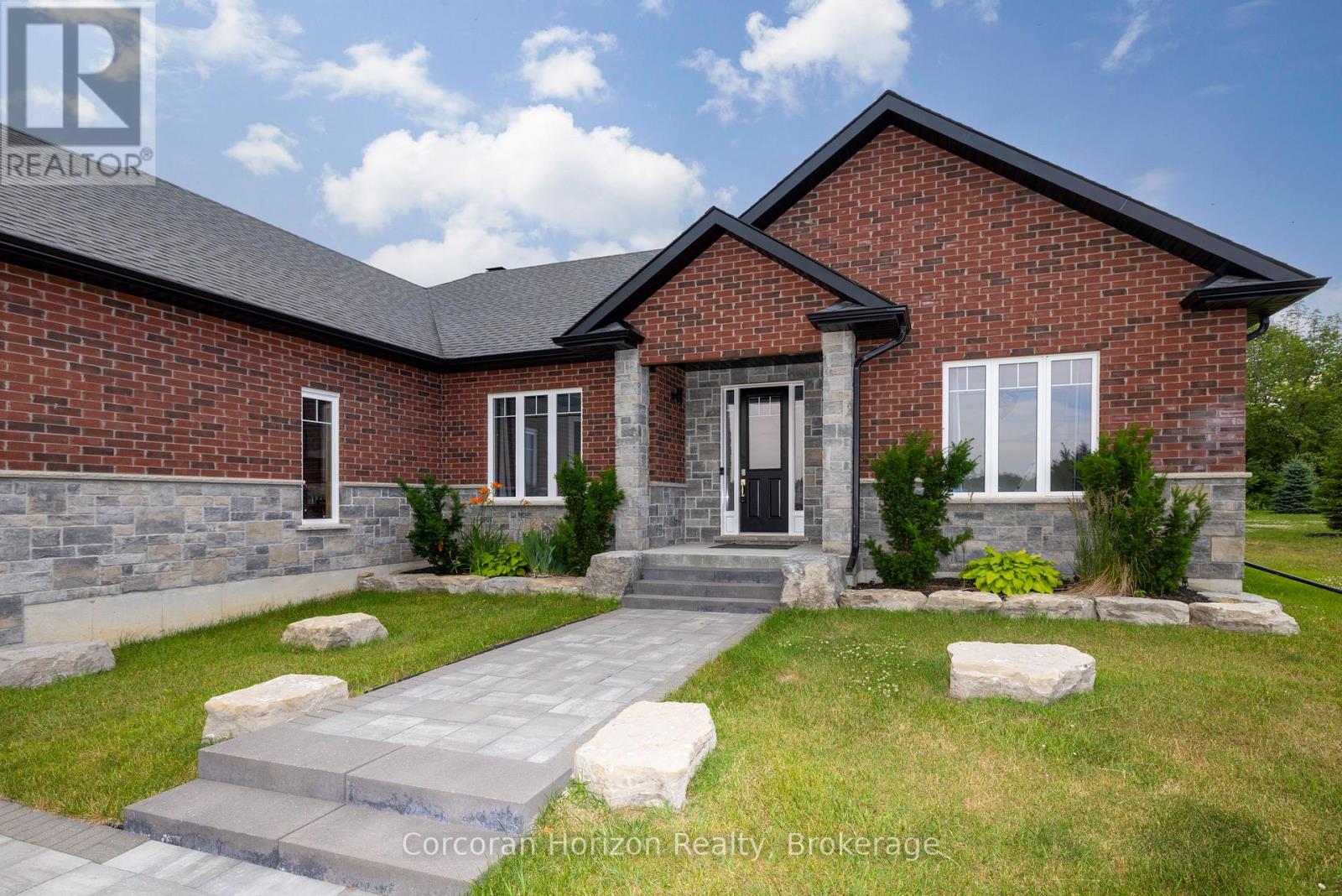 12 Reids Ridge, Oro-Medonte, Ontario  L0K 1N0 - Photo 1 - S12285497