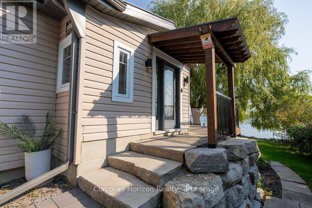 280 Robins Point Road, Tay, Ontario  L0K 2A0 - Photo 7 - S12028117