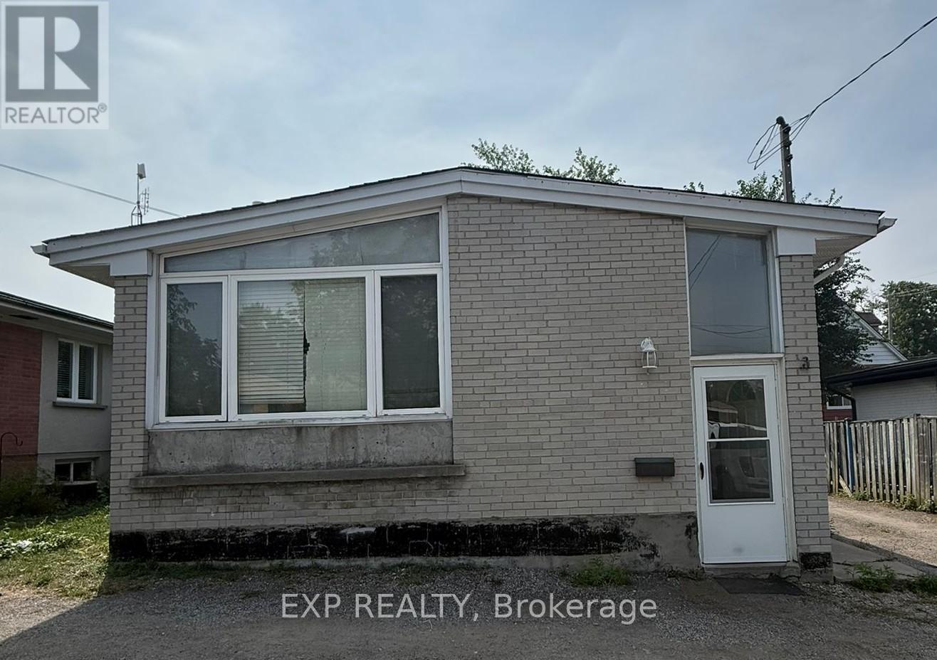 MAIN (UPPER LEVEL) - 3 SUMMER DRIVE, Toronto, Ontario