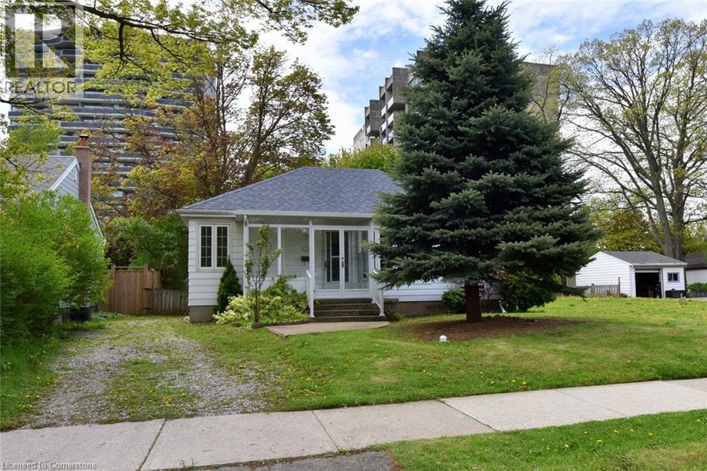 Property at 430 QUEEN MARY Drive image 4