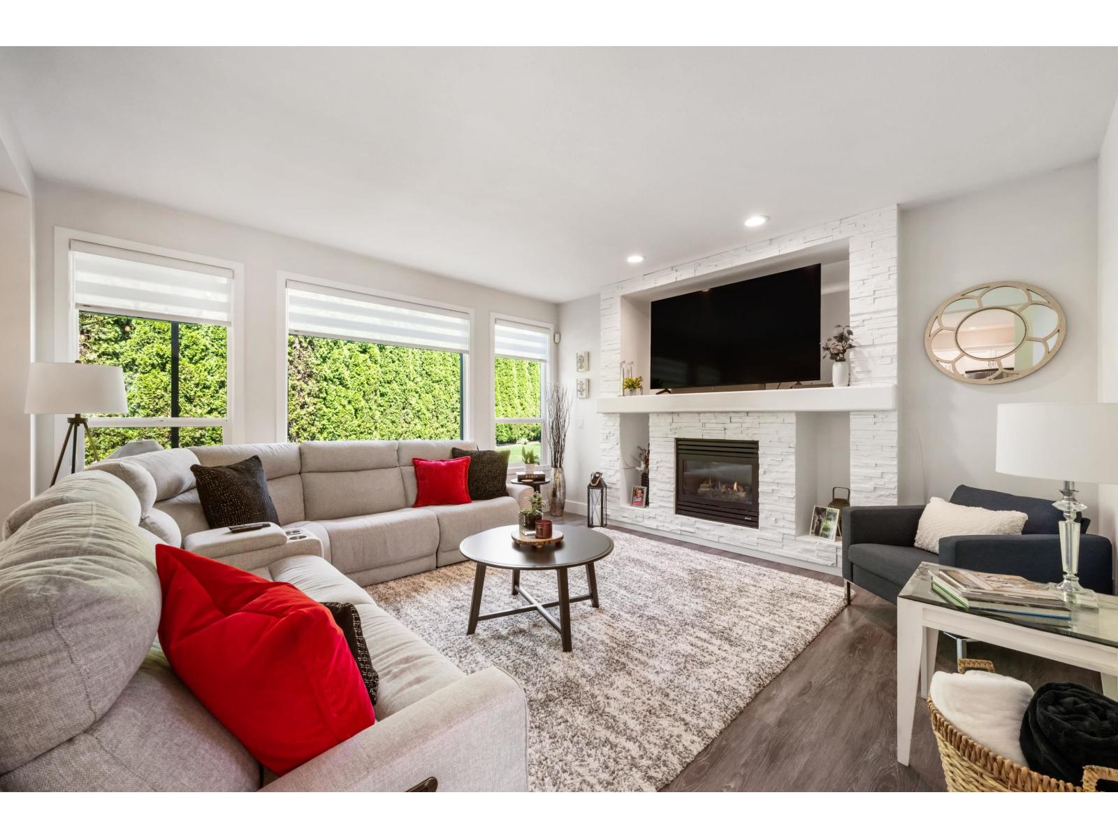 Property at 7192 196A STREET image 3