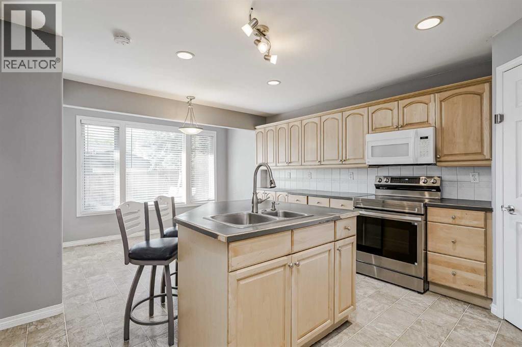 Property at 16 Mckinley Road SE image 1