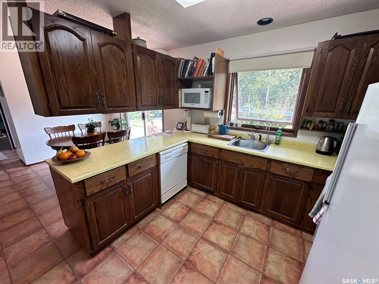 706 Donald Street, Hudson Bay, Saskatchewan  S0E 0Y0 - Photo 3 - SK015403