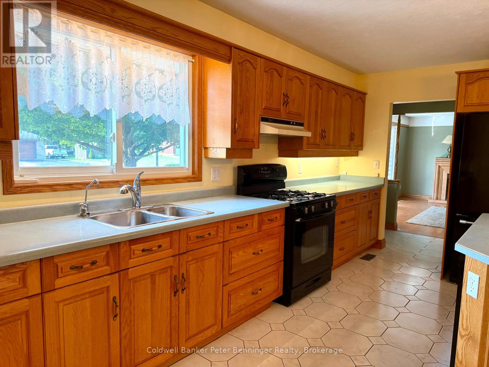 12 Mullen Drive, Brockton, Ontario  N0G 2V0 - Photo 7 - X12342373
