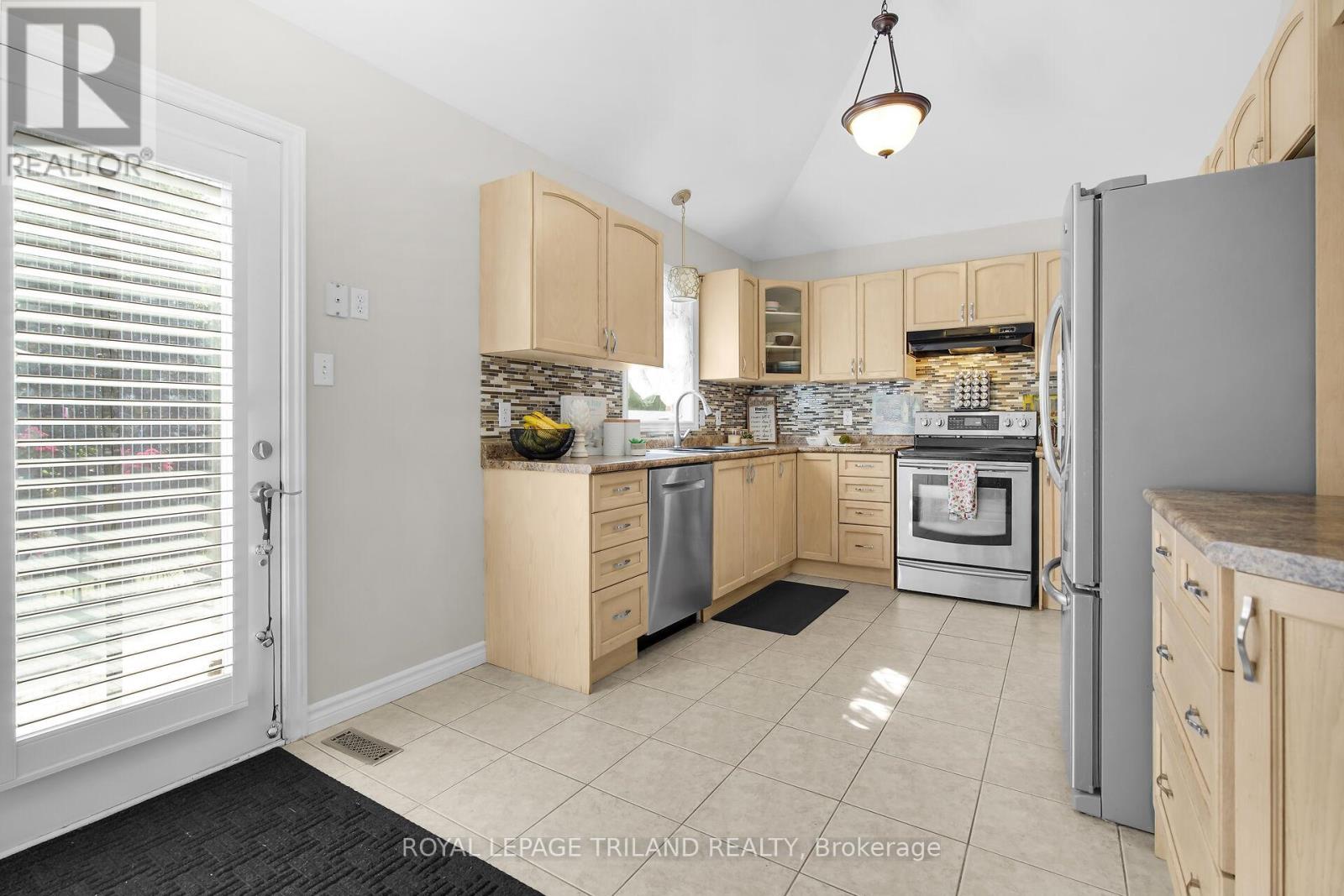 852 Silversmith Street, London North, Ontario  N6H 5T4 - Photo 13 - X12342277