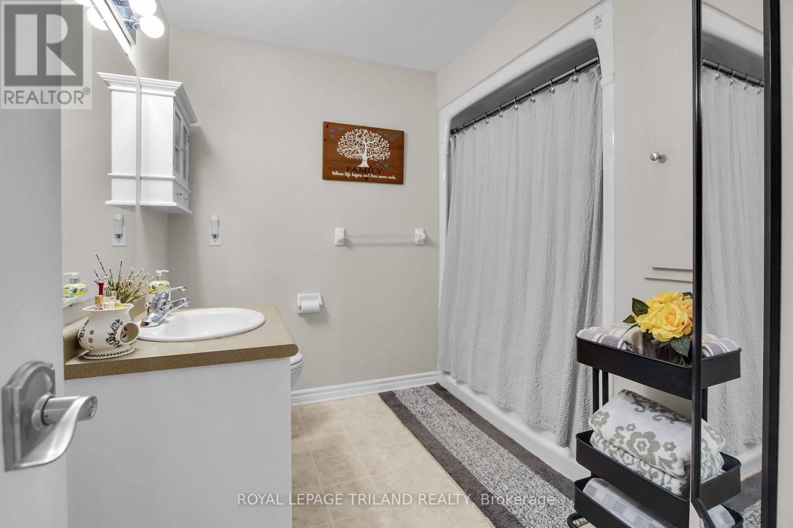 852 Silversmith Street, London North, Ontario  N6H 5T4 - Photo 26 - X12342277