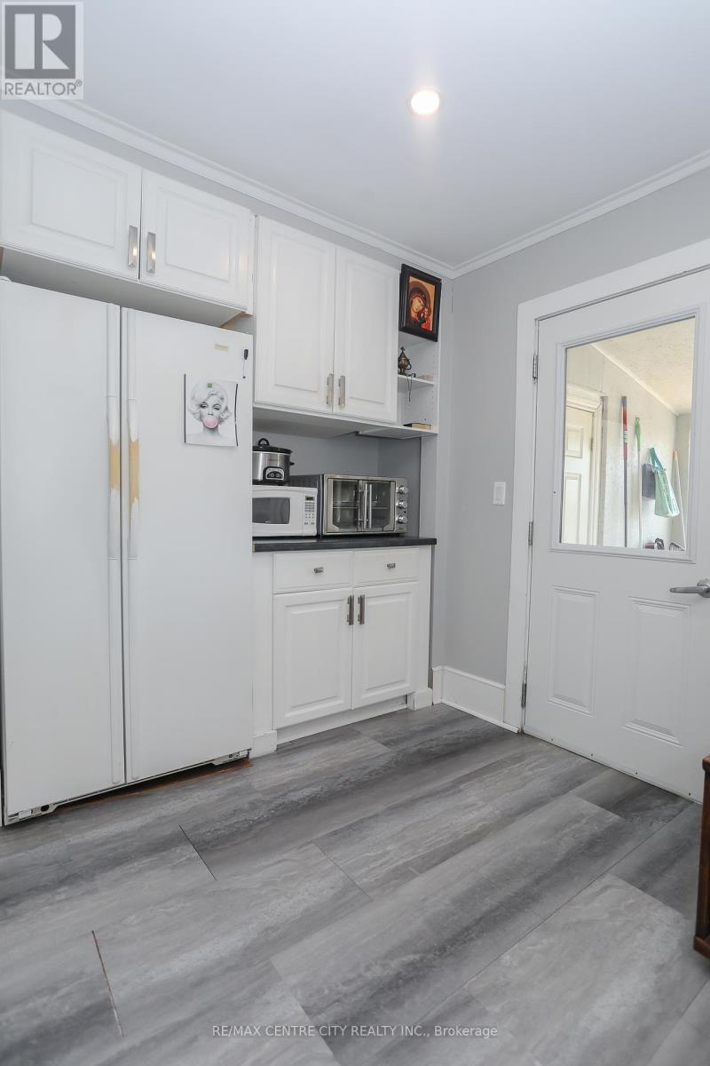 632 Talbot Street, St. Thomas, Ontario  N5P 1C8 - Photo 36 - X12342282