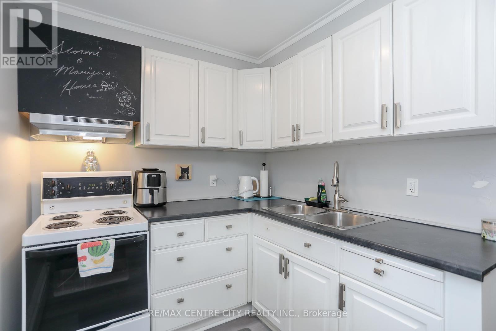 632 Talbot Street, St. Thomas, Ontario  N5P 1C8 - Photo 39 - X12342282