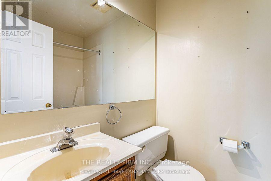136 Elmwood Avenue E, London South, Ontario  N6C 1J6 - Photo 12 - X12342381