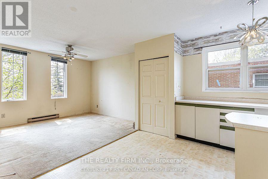 136 Elmwood Avenue E, London South, Ontario  N6C 1J6 - Photo 14 - X12342381