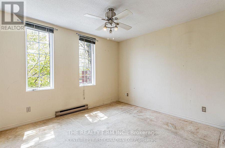136 Elmwood Avenue E, London South, Ontario  N6C 1J6 - Photo 16 - X12342381