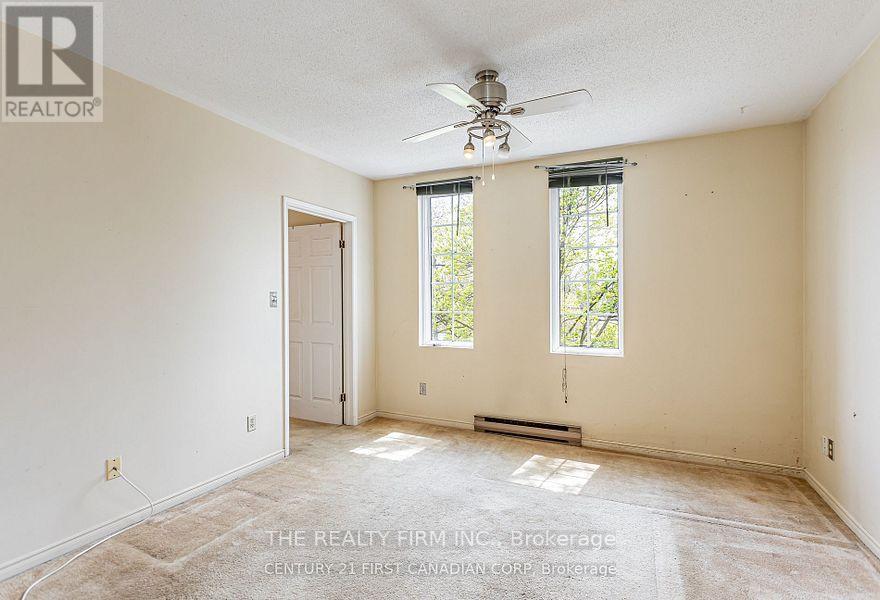 136 Elmwood Avenue E, London South, Ontario  N6C 1J6 - Photo 17 - X12342381