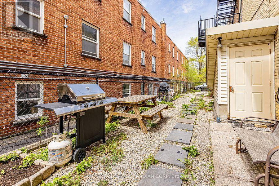 136 Elmwood Avenue E, London South, Ontario  N6C 1J6 - Photo 21 - X12342381