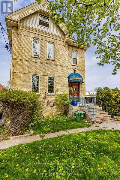 136 Elmwood Avenue E, London South, Ontario  N6C 1J6 - Photo 3 - X12342381