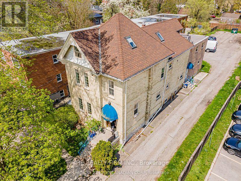 136 Elmwood Avenue E, London South, Ontario  N6C 1J6 - Photo 4 - X12342381