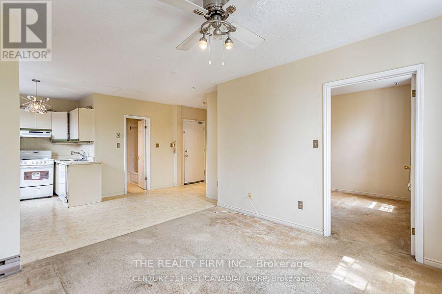 136 Elmwood Avenue E, London South, Ontario  N6C 1J6 - Photo 7 - X12342381