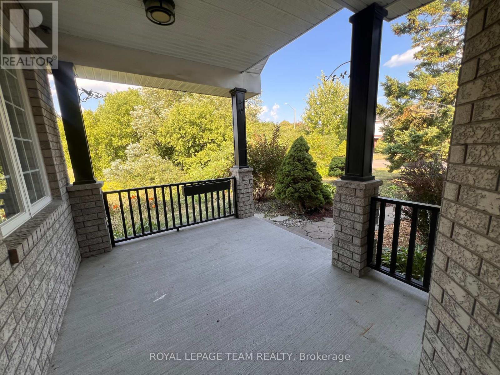 4426 Shoreline Drive, Ottawa, Ontario  K1V 1M1 - Photo 5 - X12342313