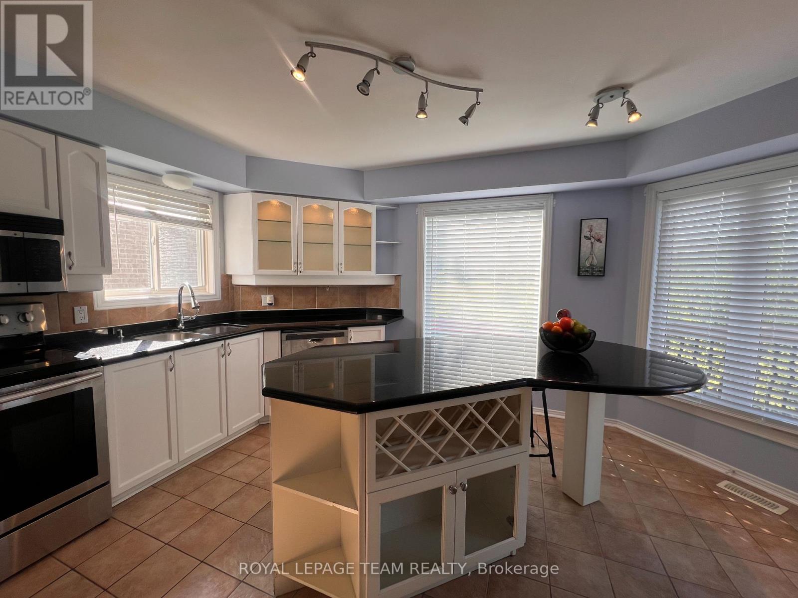 4426 Shoreline Drive, Ottawa, Ontario  K1V 1M1 - Photo 6 - X12342313
