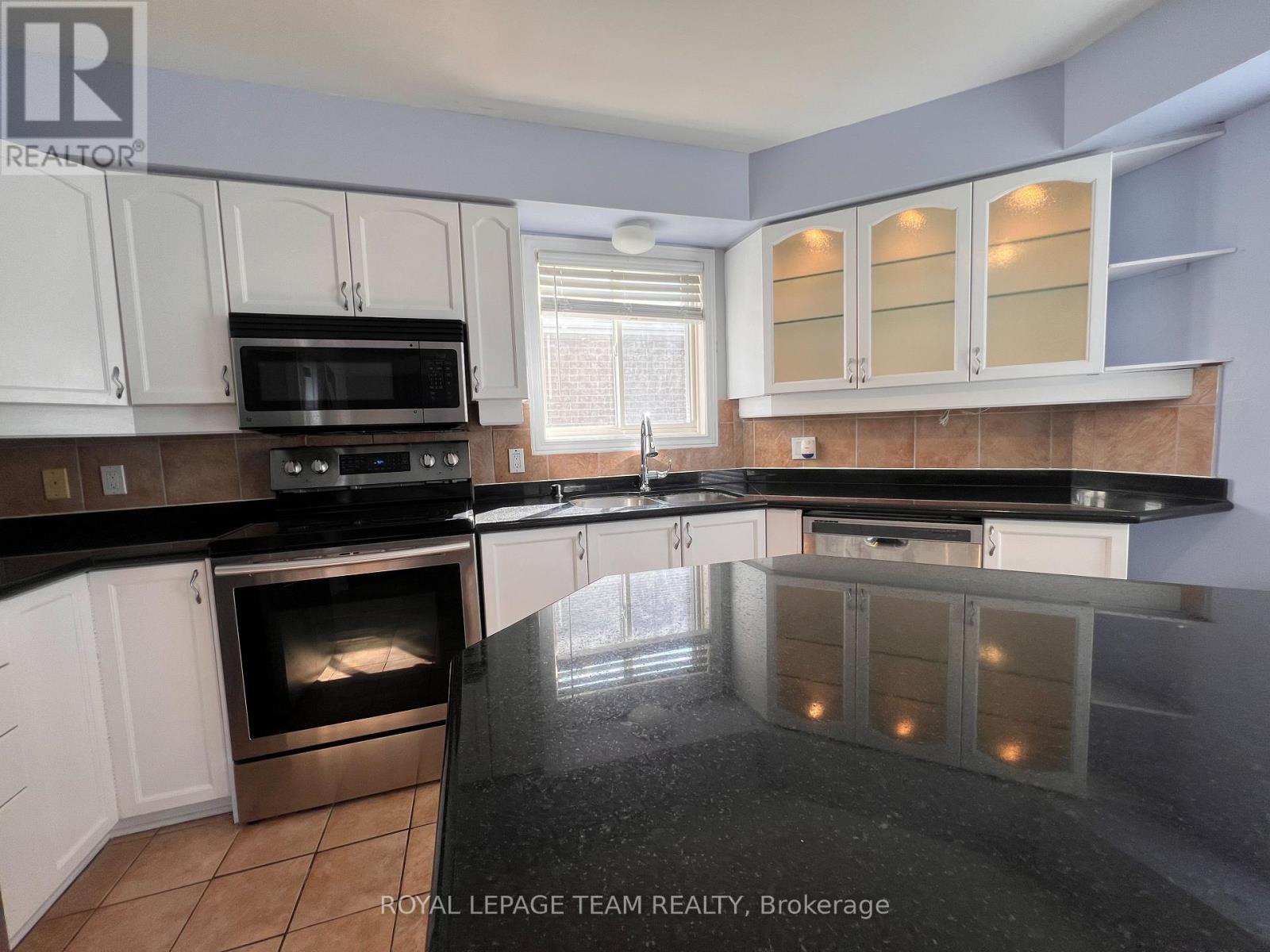 4426 Shoreline Drive, Ottawa, Ontario  K1V 1M1 - Photo 7 - X12342313