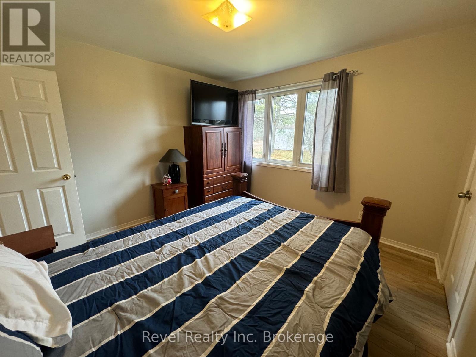 3877 17 Highway E, Papineau-Cameron, Ontario  P0H 1V0 - Photo 11 - X12342309