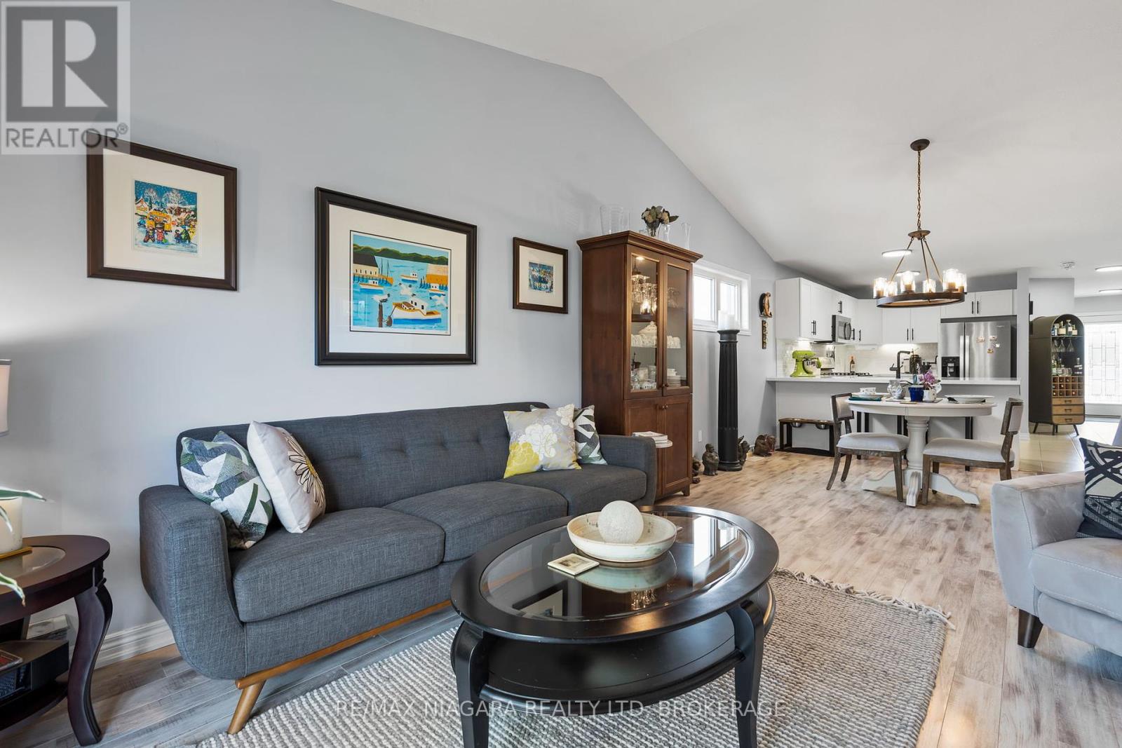 Property at 149 ROSELAWN CRESCENT image 3
