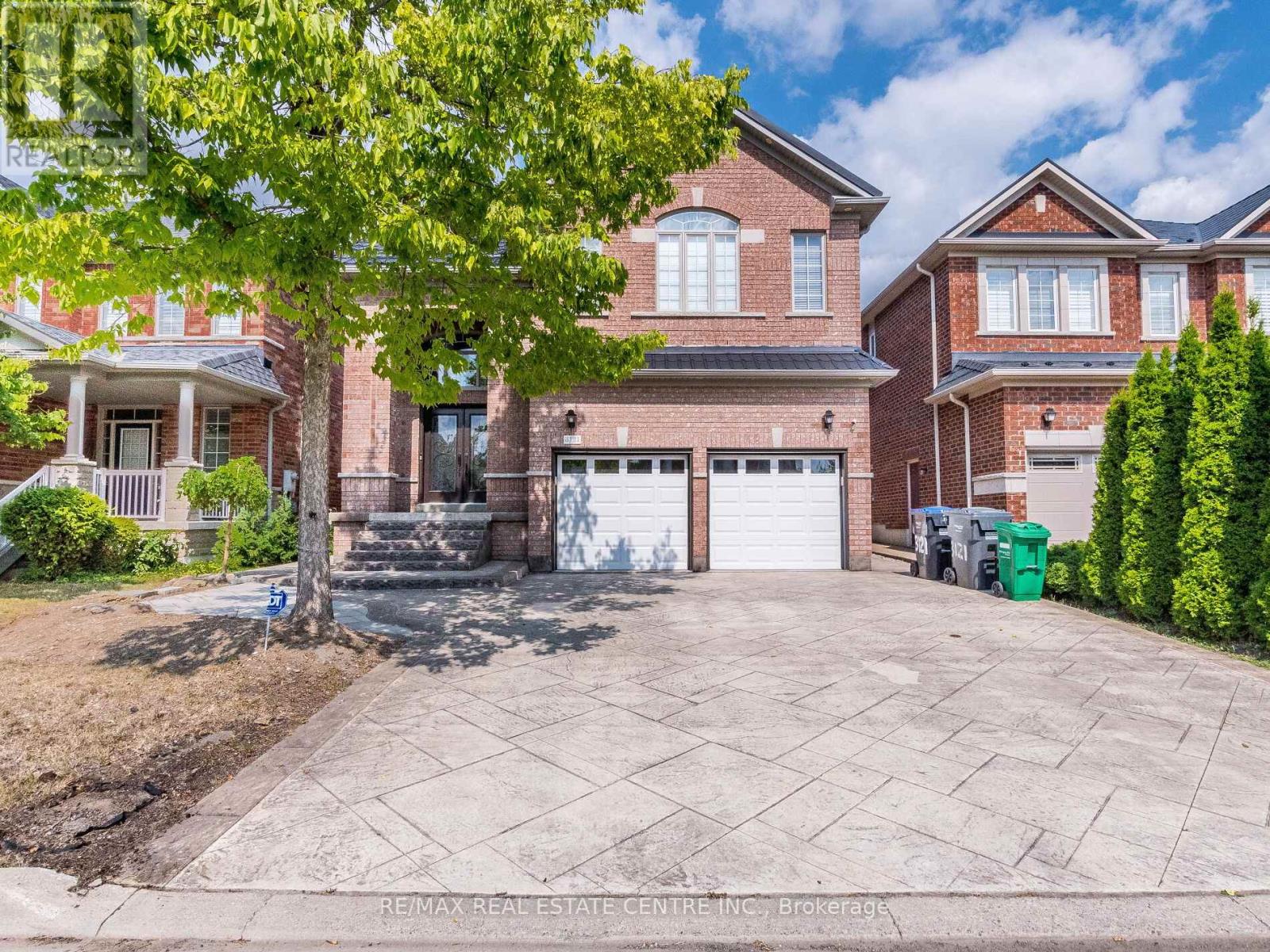 3121 Clipperton Drive, Mississauga, Ontario L5M 0C2 - Photo 1 - W12342239