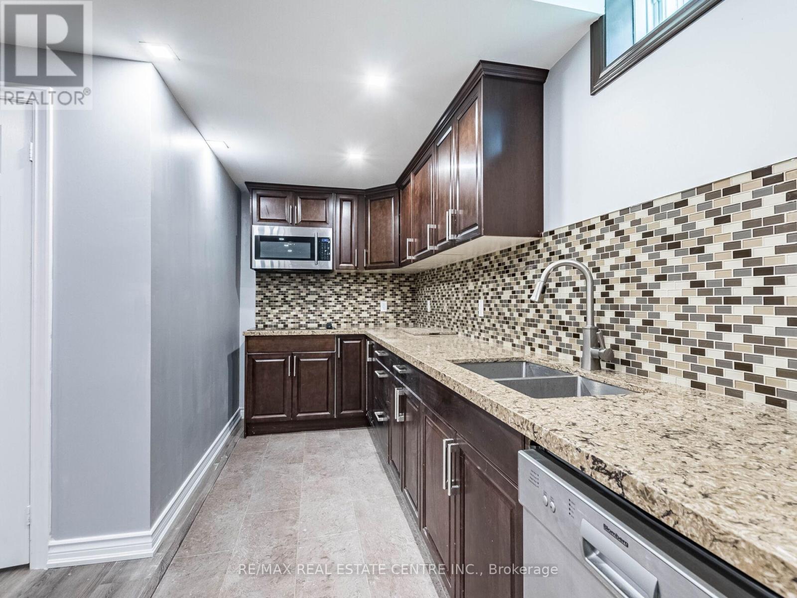 3121 Clipperton Drive, Mississauga, Ontario L5M 0C2 - Photo 11 - W12342239