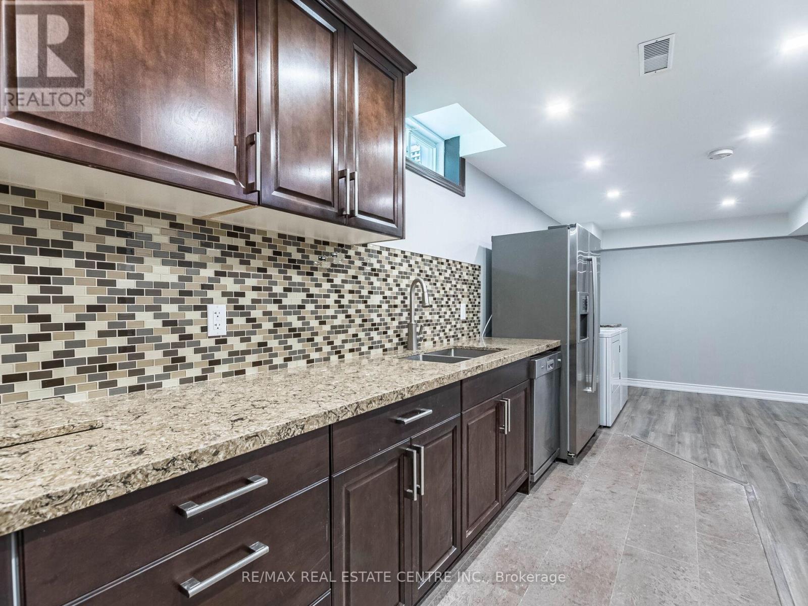 3121 Clipperton Drive, Mississauga, Ontario L5M 0C2 - Photo 13 - W12342239