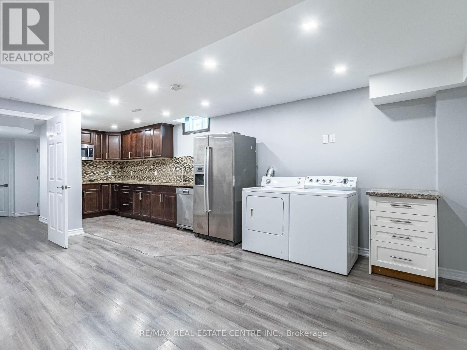 3121 Clipperton Drive, Mississauga, Ontario L5M 0C2 - Photo 7 - W12342239