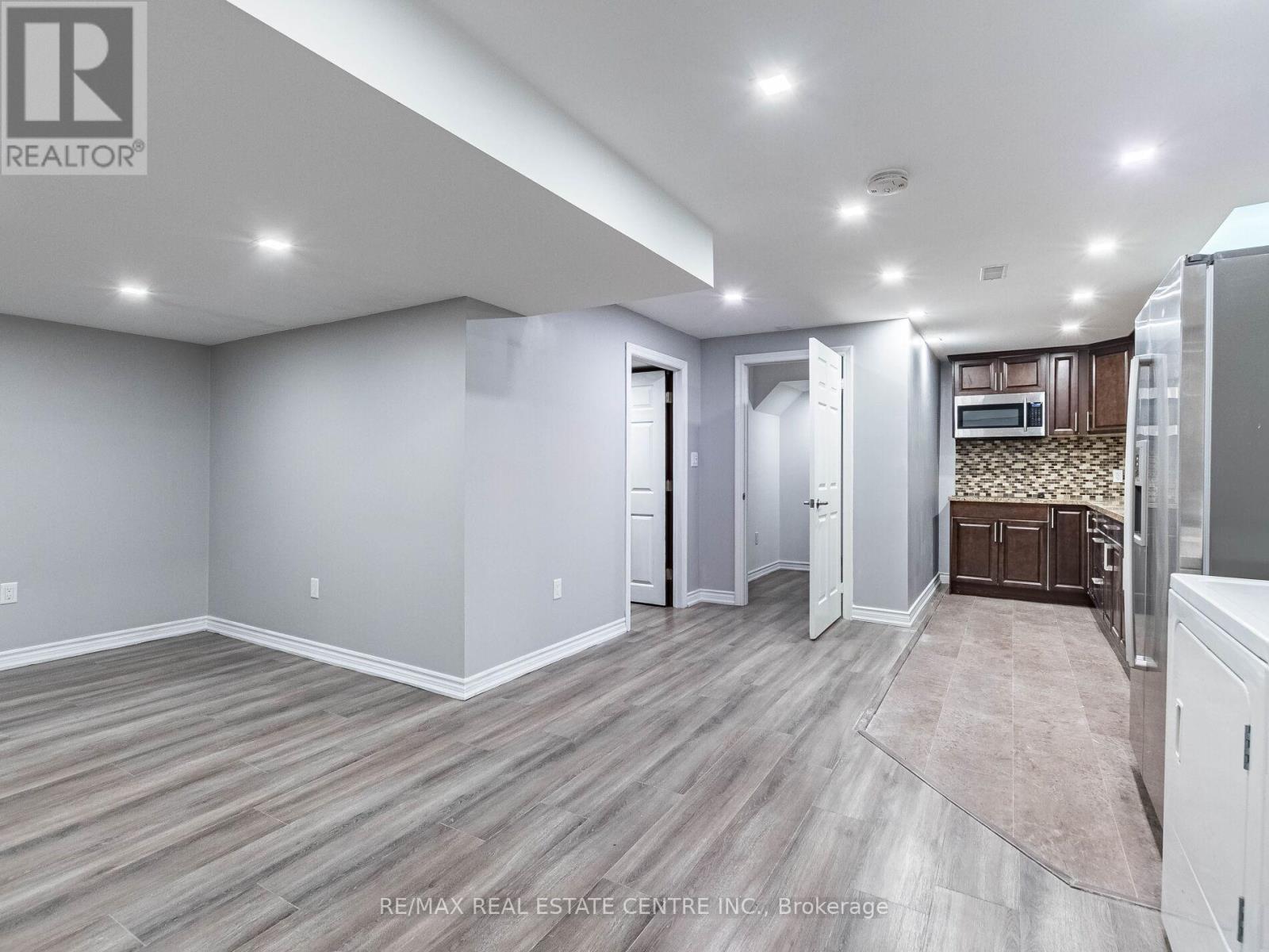 3121 Clipperton Drive, Mississauga, Ontario L5M 0C2 - Photo 9 - W12342239