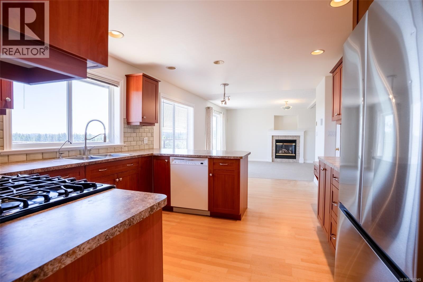 Property at 2562 Crystalview Dr image 5