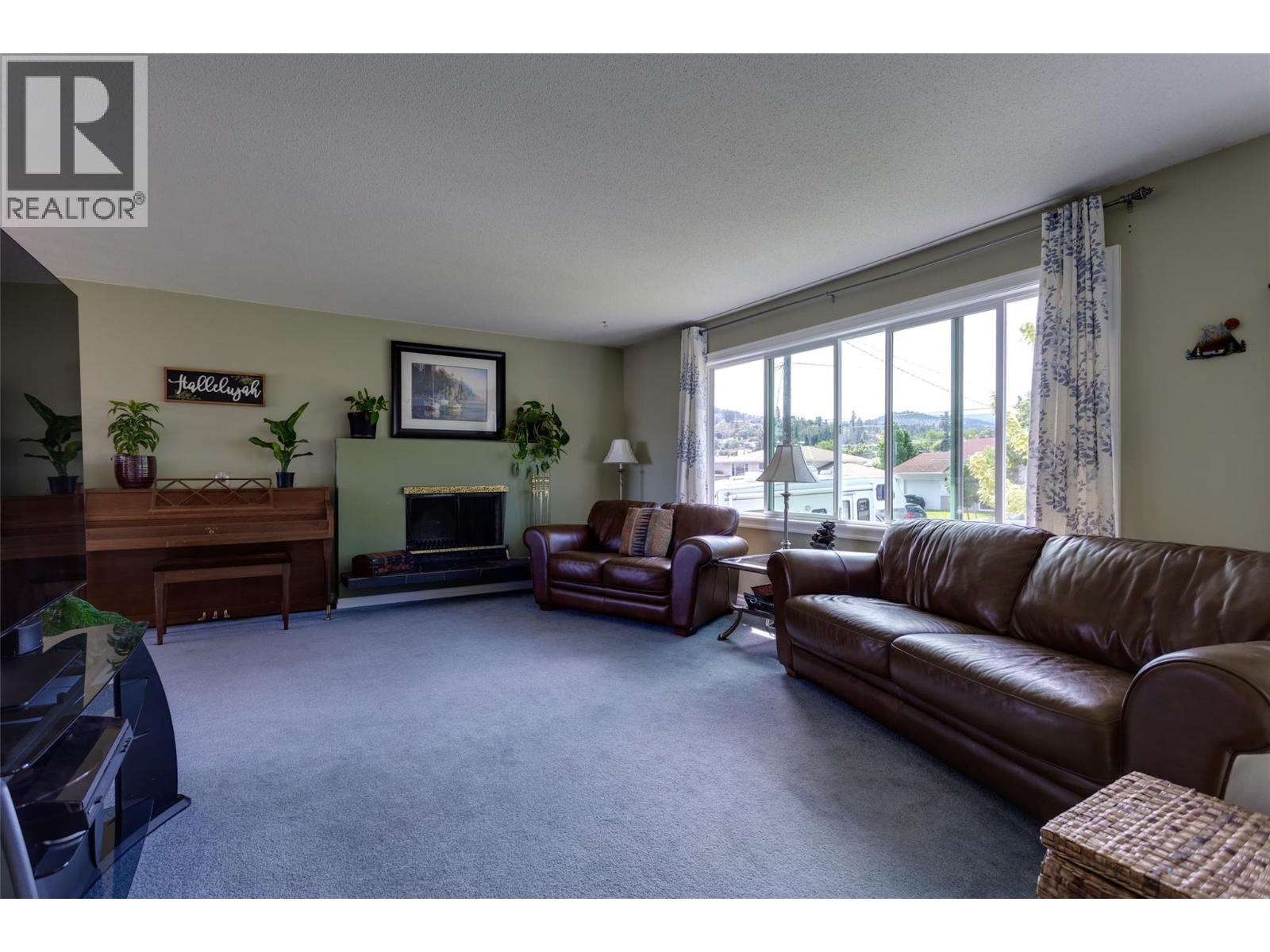 320 Husch Road, Kelowna, British Columbia  V1X 1N1 - Photo 4 - 10359210