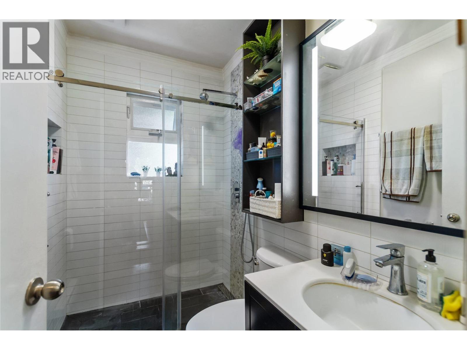 2058 Hillside Avenue, Coquitlam, British Columbia  V3K 1K7 - Photo 12 - R3036353
