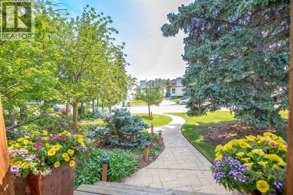 Property at 1619 47 Street SW image 4
