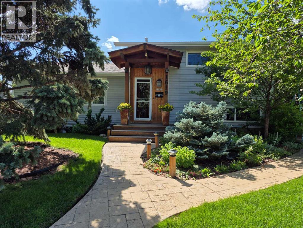Property at 1619 47 Street SW image 3