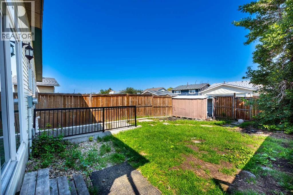 Property at 72 Whitworth Way NE image 3
