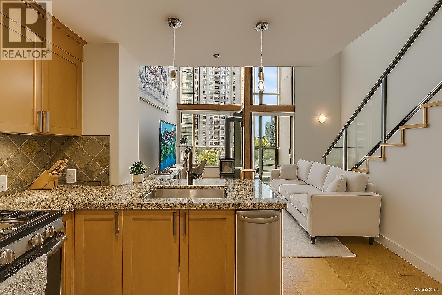 402 10 Renaissance Square, New Westminster, British Columbia  V3M 7B1 - Photo 6 - R3036599