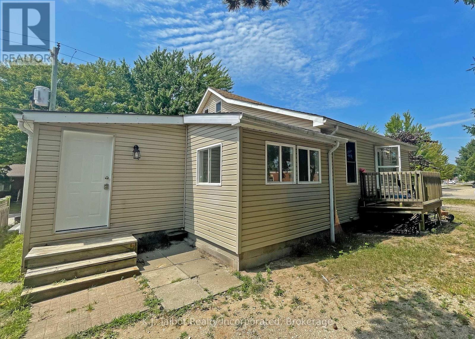311 Gibbons Street S, Goderich, Ontario  N7A 3J9 - Photo 3 - X12342428