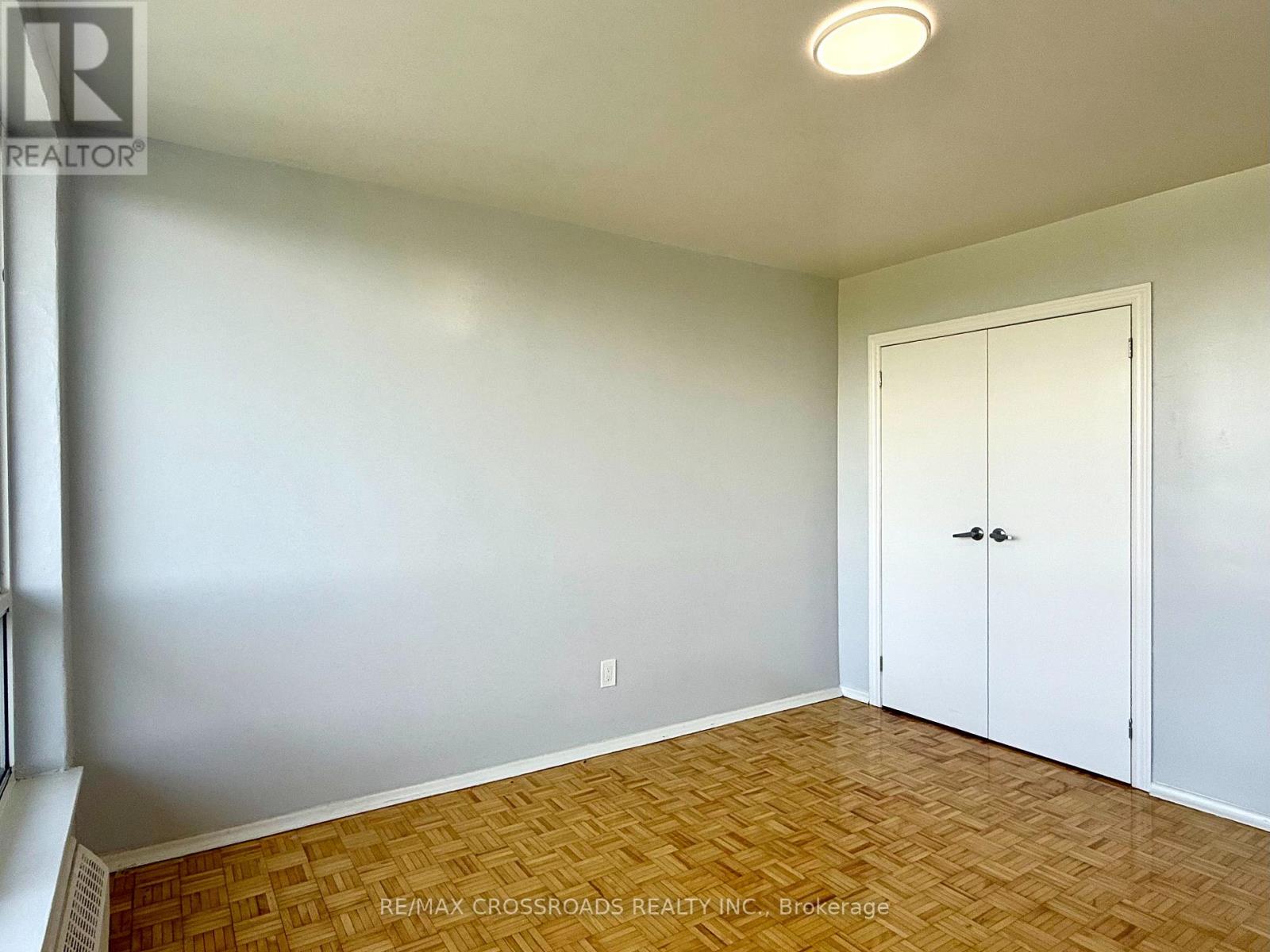 801 - 363 Lakeshore Road E, Mississauga, Ontario  L5G 1H7 - Photo 14 - W12340239