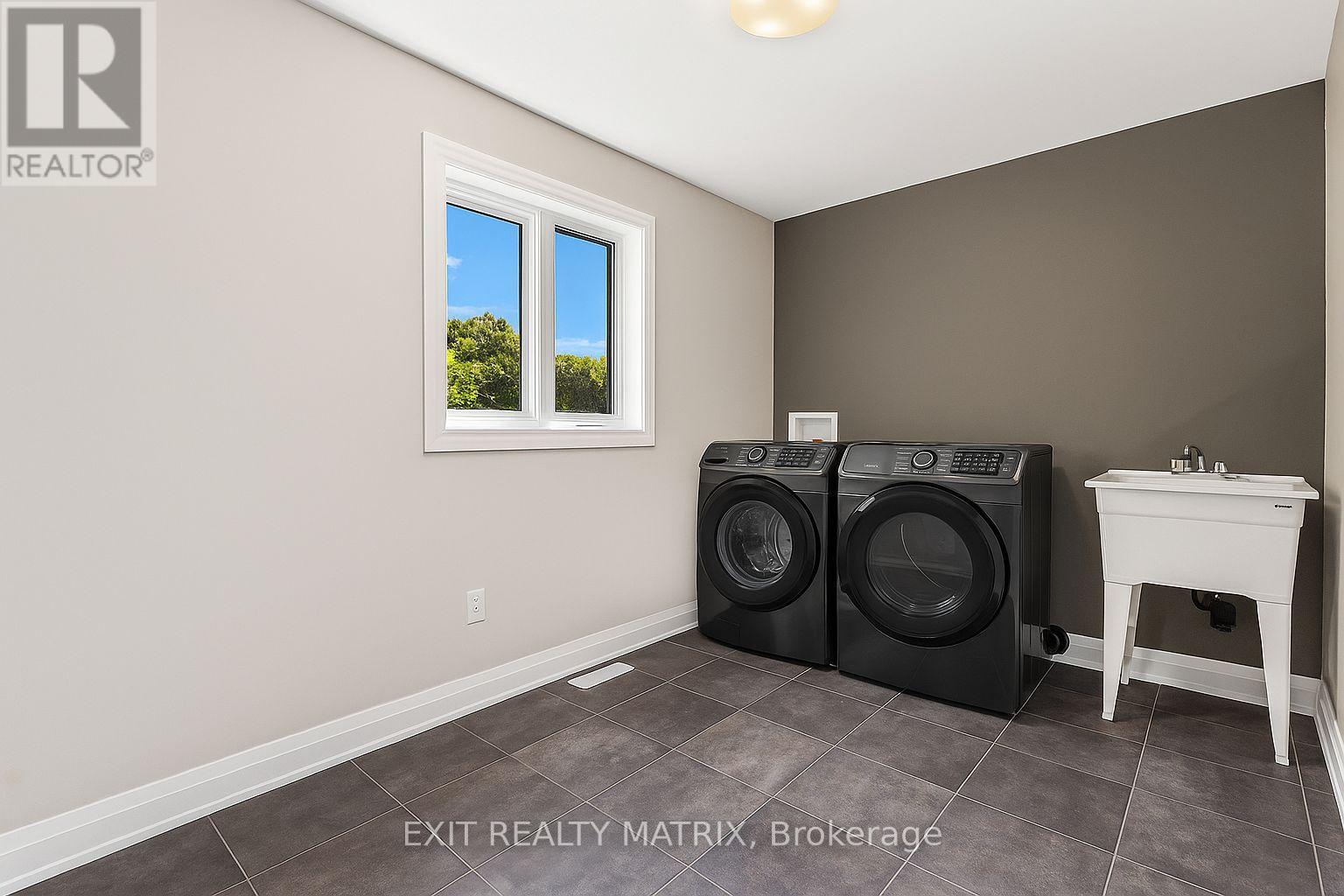 1355 Fribourg Street, Russell, Ontario  K0A 1W0 - Photo 14 - X12342412