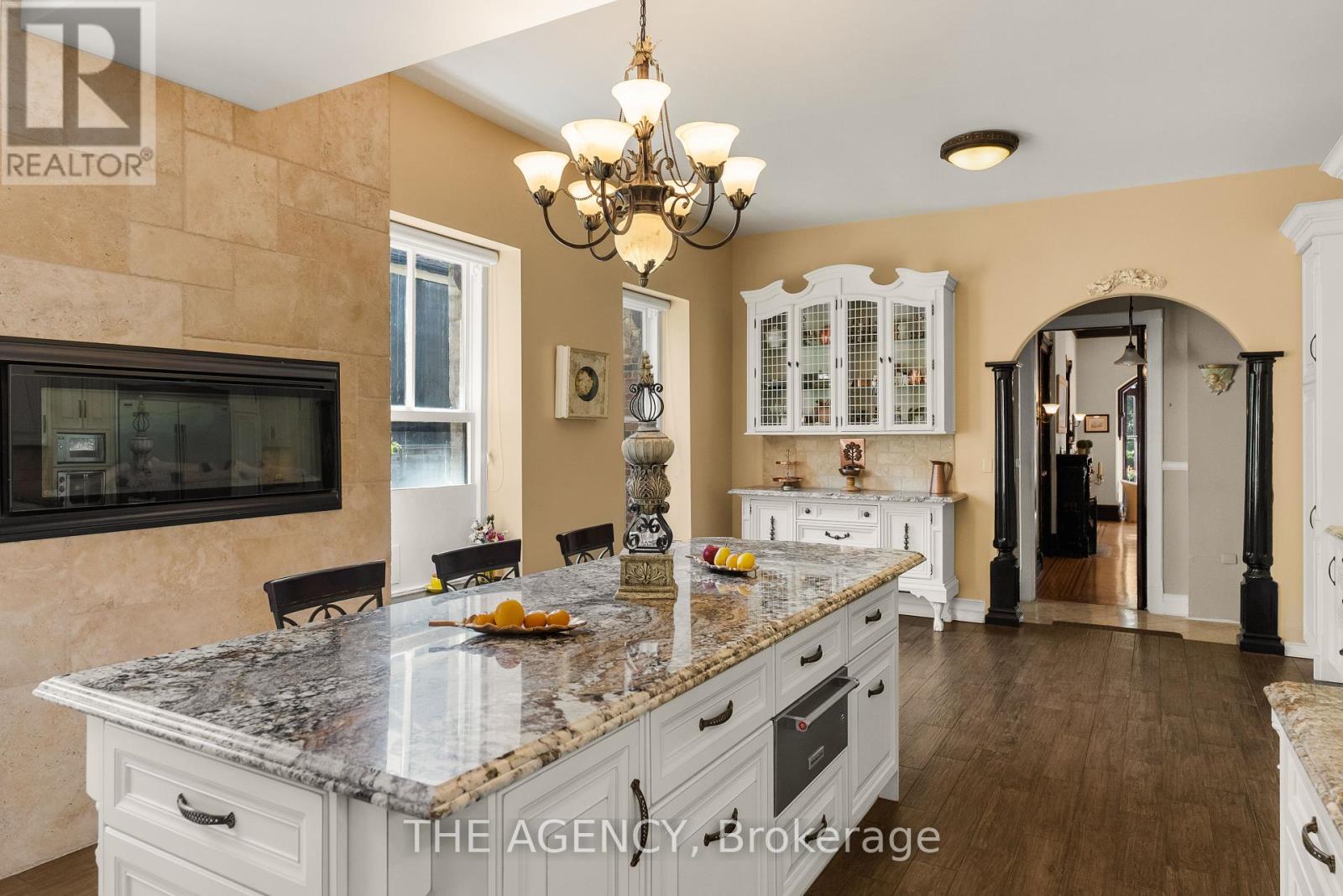 26 Ravenscliffe Avenue, Hamilton, Ontario  L8P 3M4 - Photo 15 - X12342295