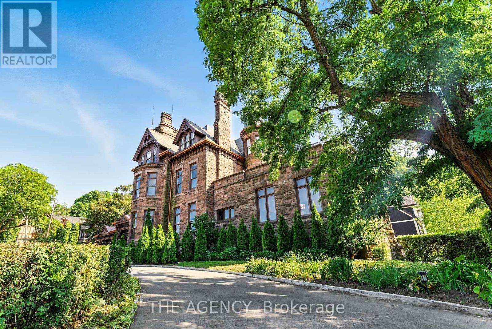 26 Ravenscliffe Avenue, Hamilton, Ontario  L8P 3M4 - Photo 4 - X12342295