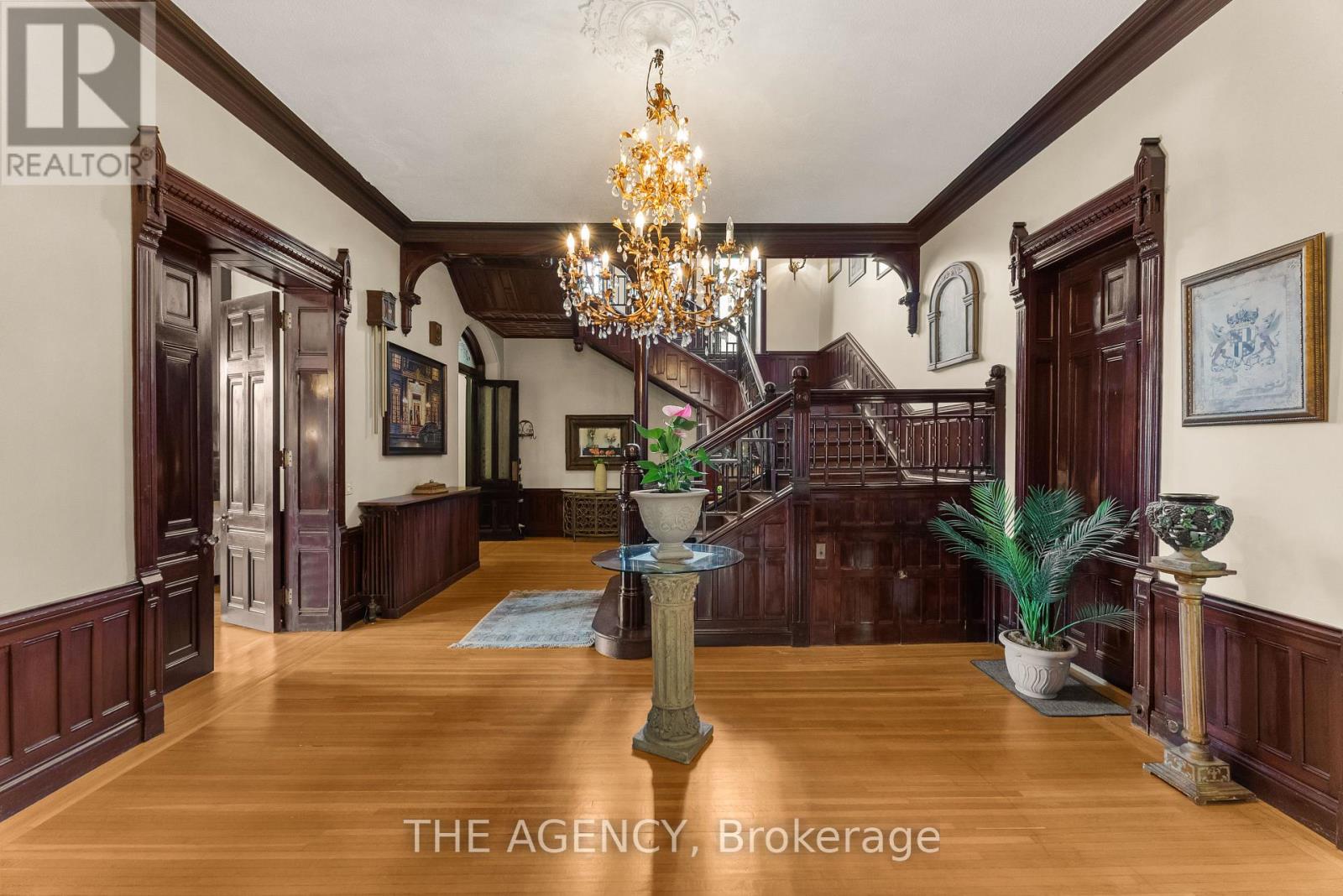 26 Ravenscliffe Avenue, Hamilton, Ontario  L8P 3M4 - Photo 8 - X12342295