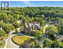 26 RAVENSCLIFFE AVENUE, Hamilton, Ontario