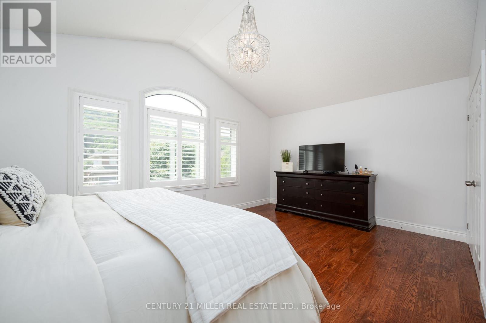 54 Hickory Crescent, Grimsby (Grimsby West), Ontario  L3M 5P9 - Photo 19 - X12342342