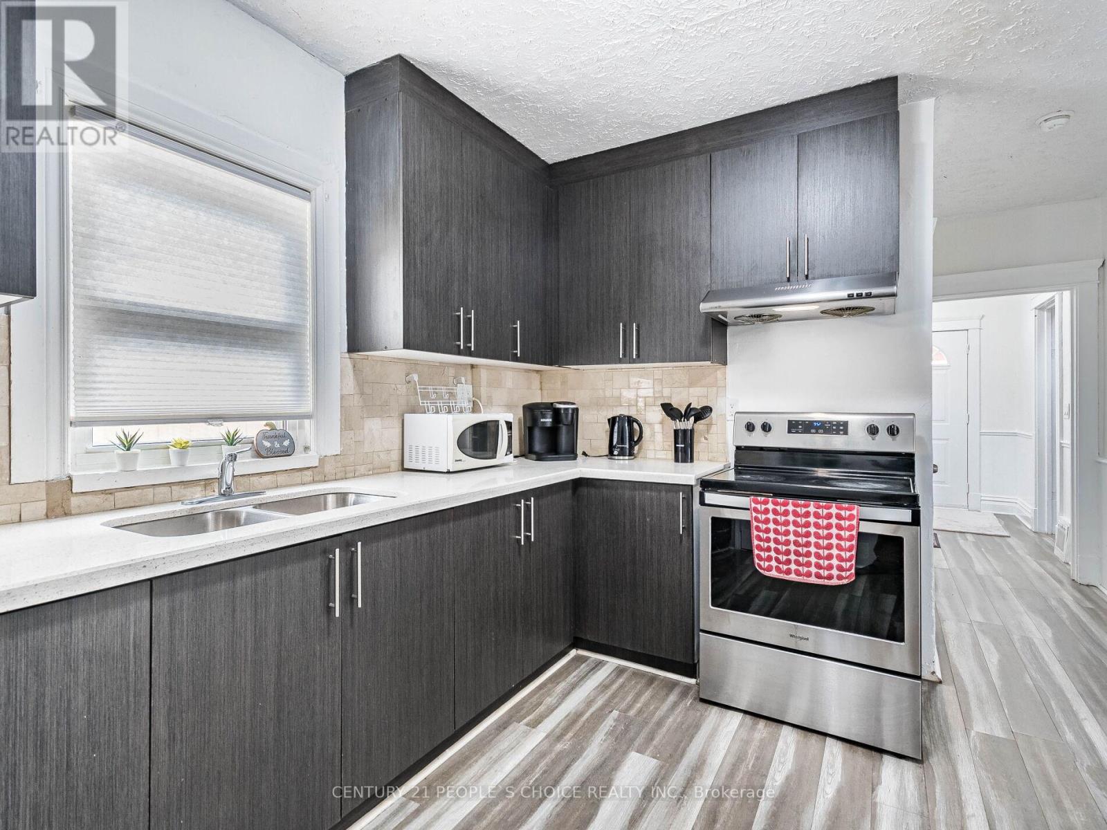 5001 Kitchener Street, Niagara Falls, Ontario  L2G 1A9 - Photo 14 - X12342353