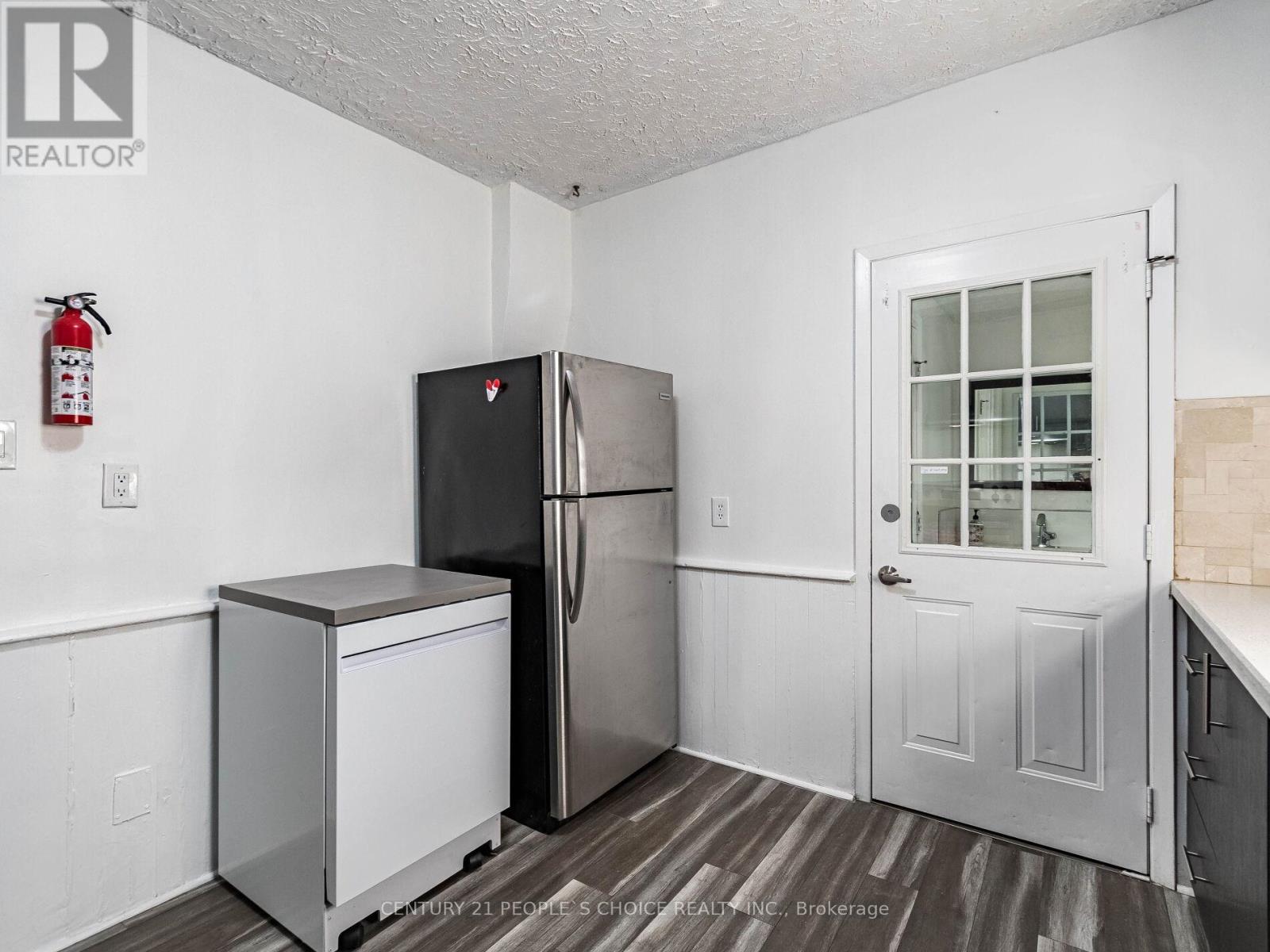 5001 Kitchener Street, Niagara Falls, Ontario  L2G 1A9 - Photo 15 - X12342353